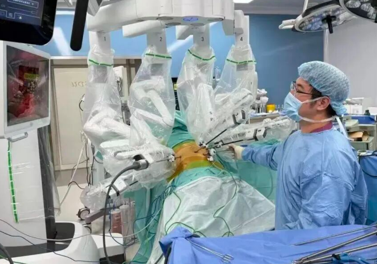 Canadian Physician Travels to China with Young Daughter for Treatment